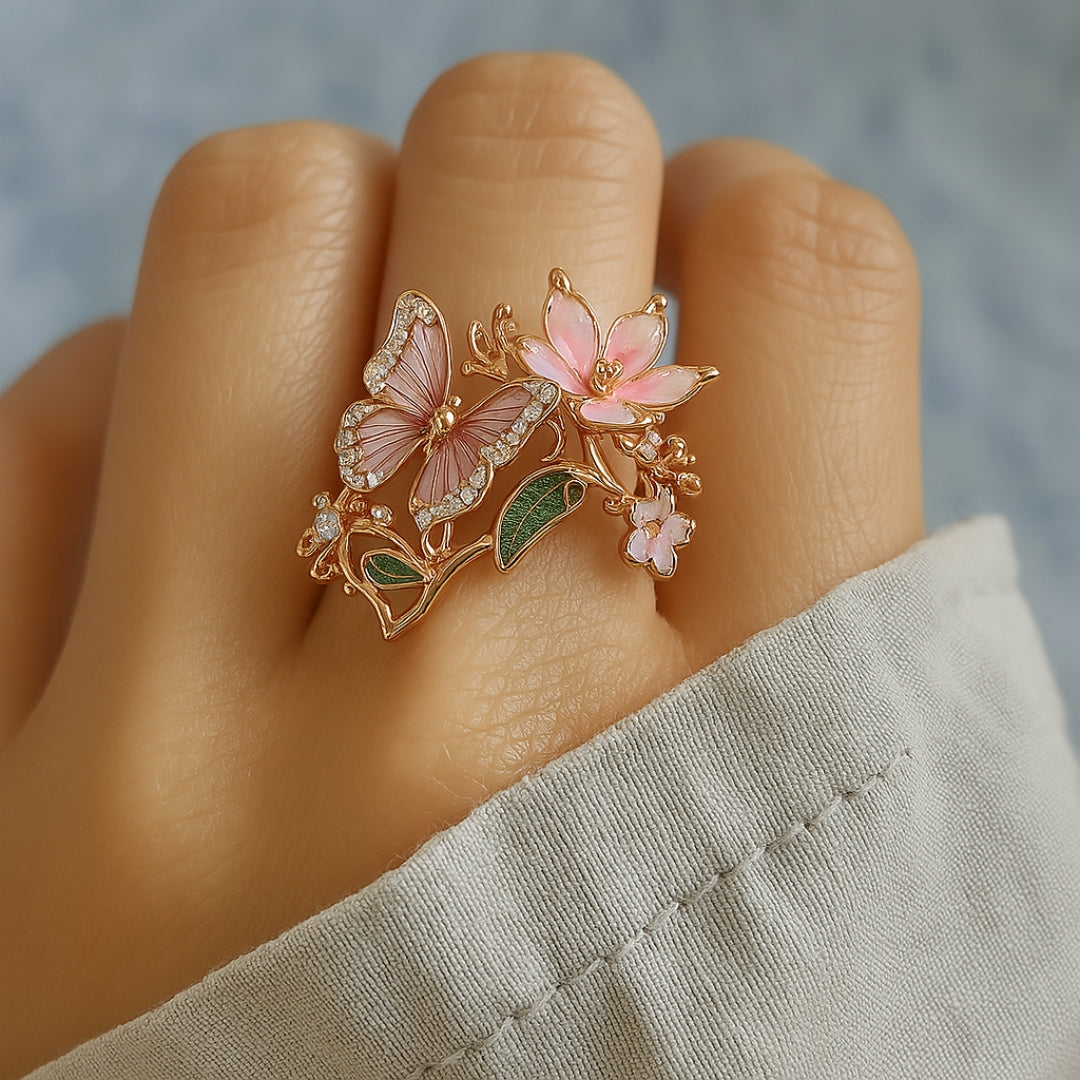Eleganten prstan z motivom metulja